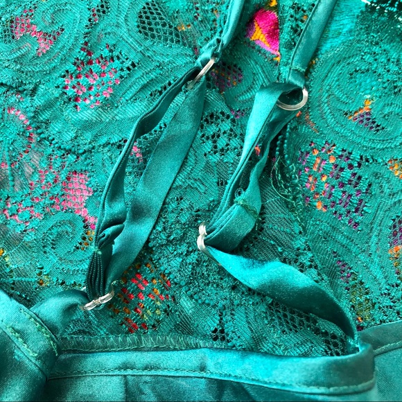 VTG VS | Slip Nightgown & Robe - Picture 5 of 14